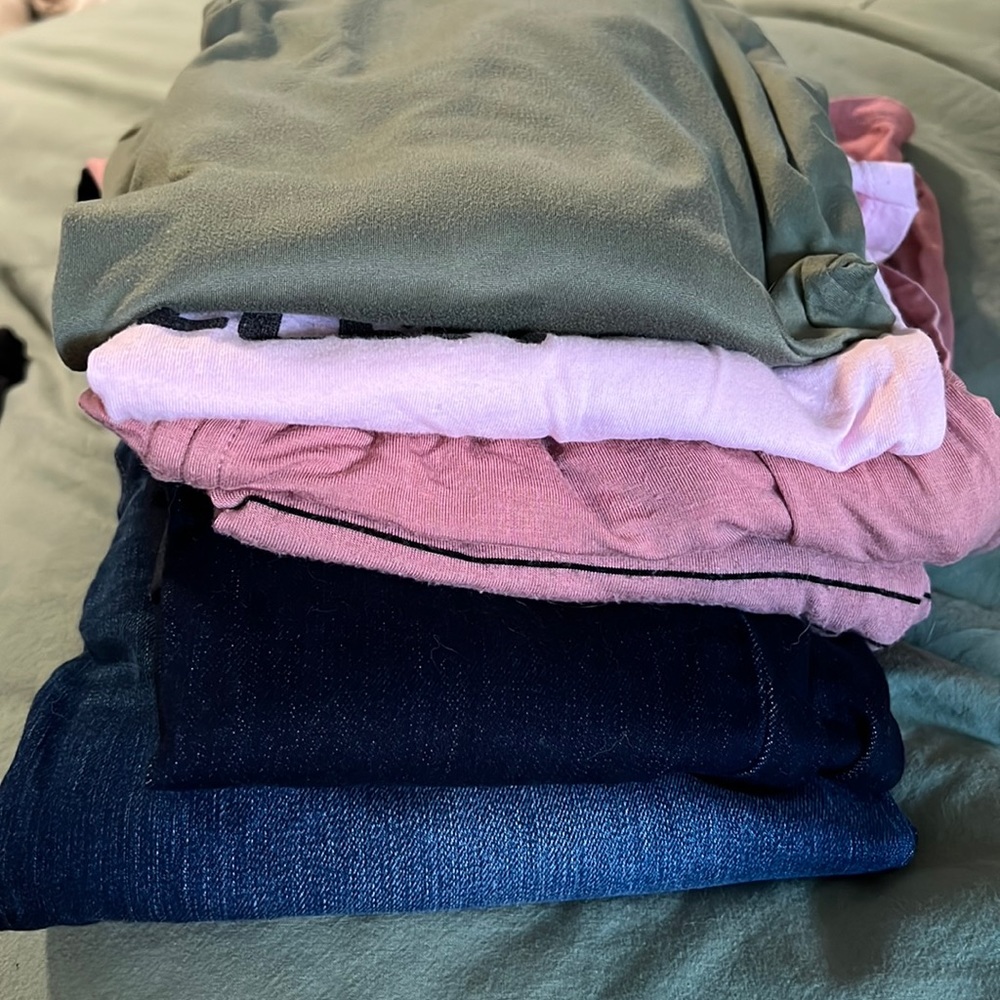 Maternity clothes xs and small